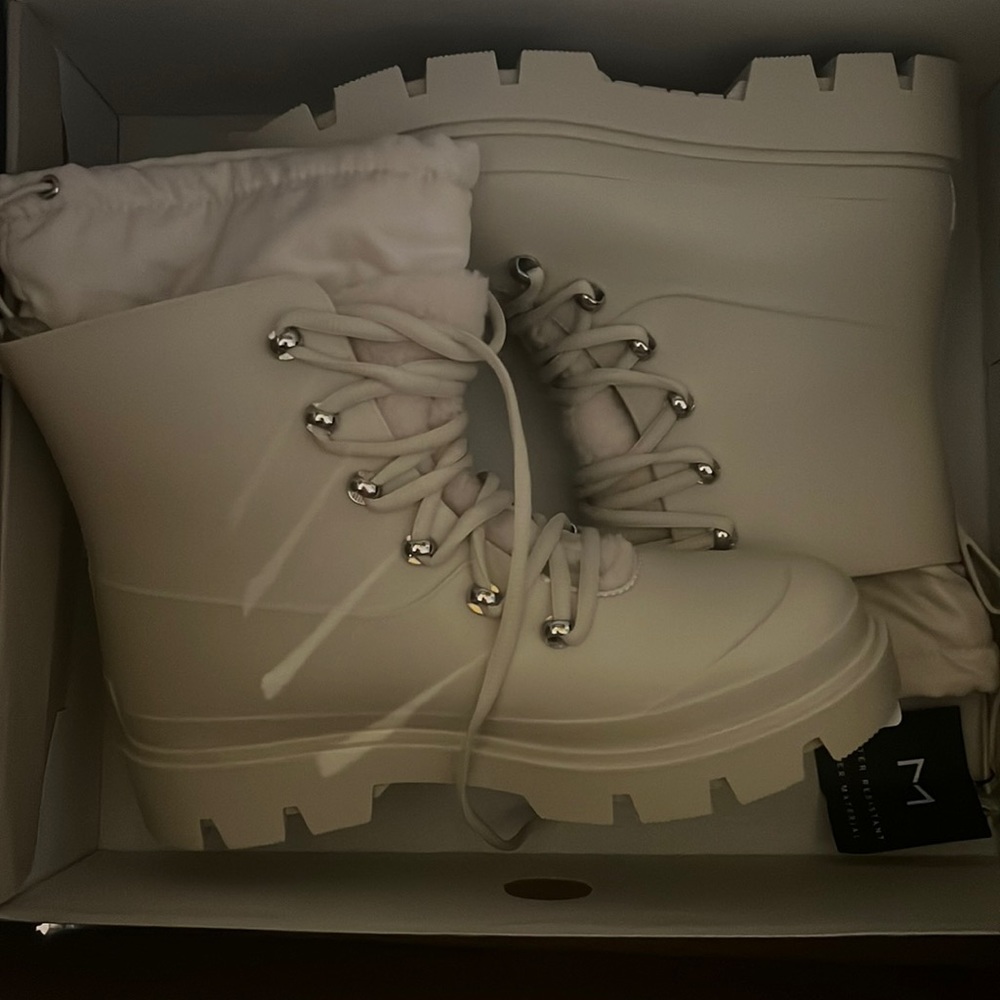 Marc Fisher waterproof lace up sole boot